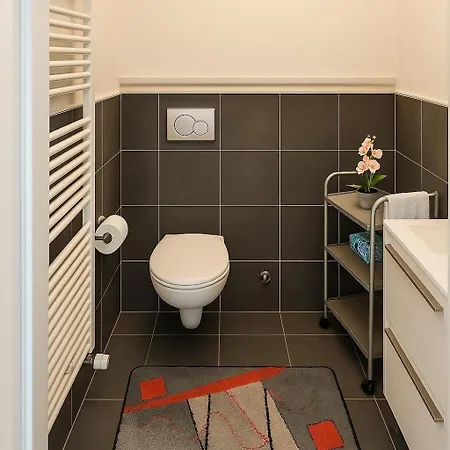 Lucini Ai Portici,parcheggio Privato,due Minuti Dal Bernina Express Apartment *