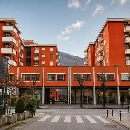 Lucini Ai Portici,parcheggio Privato,due Minuti Dal Bernina Express Apartment