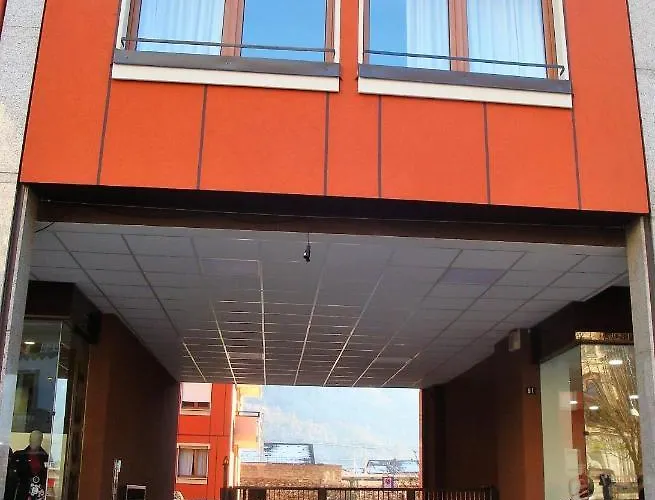Lucini Ai Portici,parcheggio Privato,due Minuti Dal Bernina Express Apartment *
