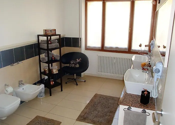 Apartment Lucini Ai Portici,parcheggio Privato,due Minuti Dal Bernina Express *