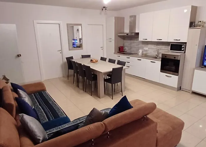 Lucini Ai Portici,parcheggio Privato,due Minuti Dal Bernina Express Apartment Tirano